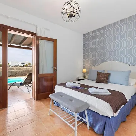 Lanzarote 3 Islands - Pool Heated فيلة *